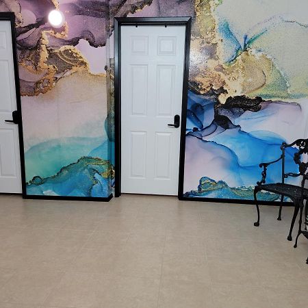 Orangewood & 51Ave Homestay - Not A Hotel Glendale Bagian luar foto