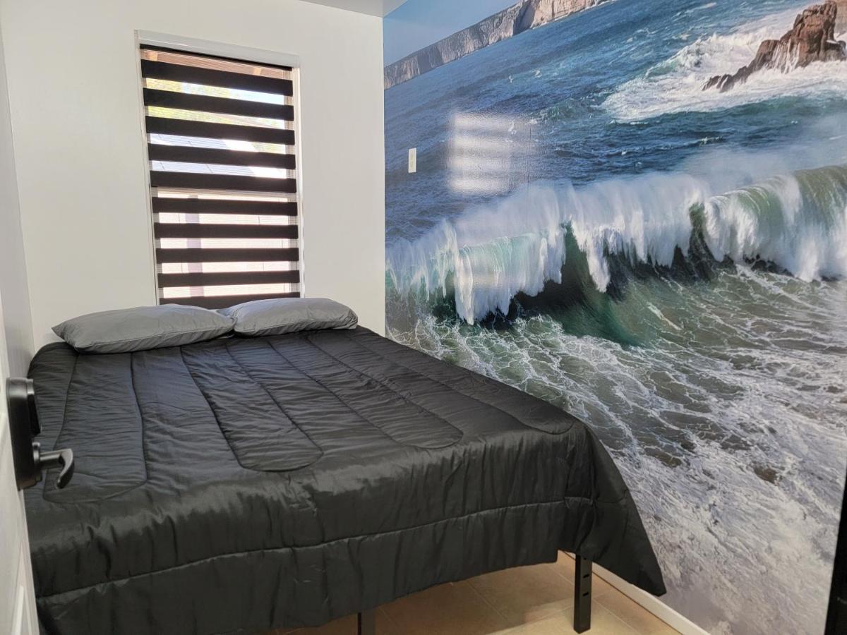 Orangewood & 51Ave Homestay - Not A Hotel Glendale Bagian luar foto