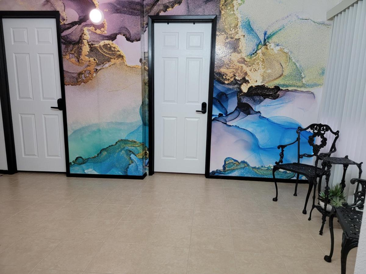 Orangewood & 51Ave Homestay - Not A Hotel Glendale Bagian luar foto