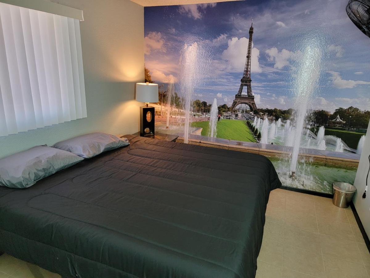 Orangewood & 51Ave Homestay - Not A Hotel Glendale Bagian luar foto