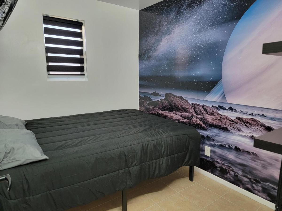 Orangewood & 51Ave Homestay - Not A Hotel Glendale Bagian luar foto