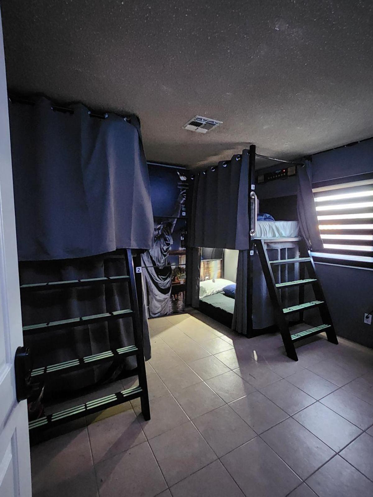 Orangewood & 51Ave Homestay - Not A Hotel Glendale Bagian luar foto